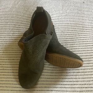 Toms hunter color booties, size 8.5